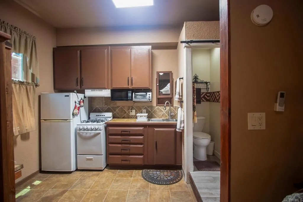 8369 Mount Vernon Street Studio