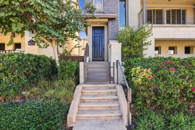 16218 Camden Cir
