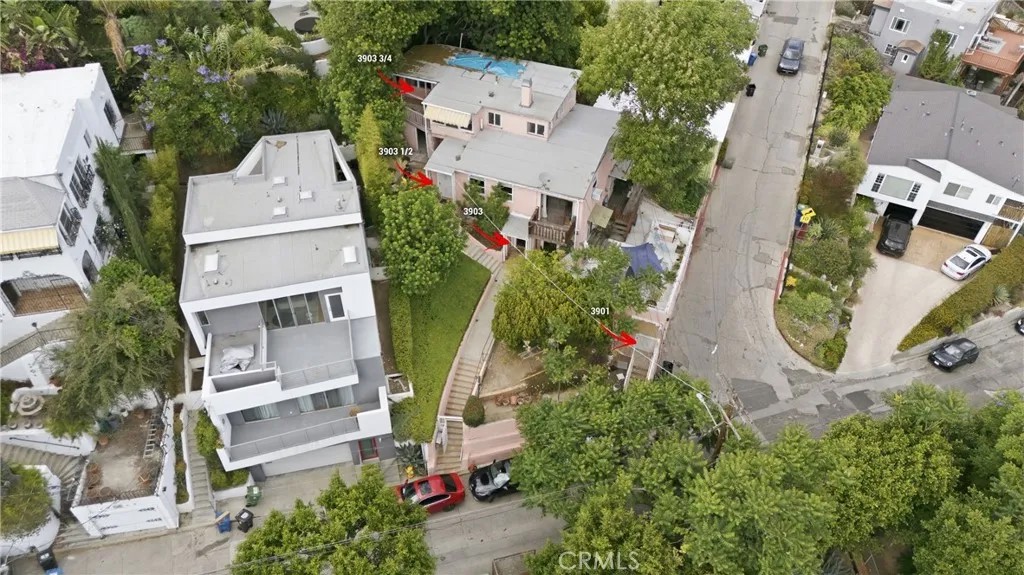 3901 De Longpre Avenue