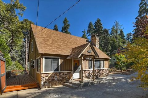 Photo of 863 Oak RD, Lake Arrowhead, CA 92385 (MLS # IG26162182)