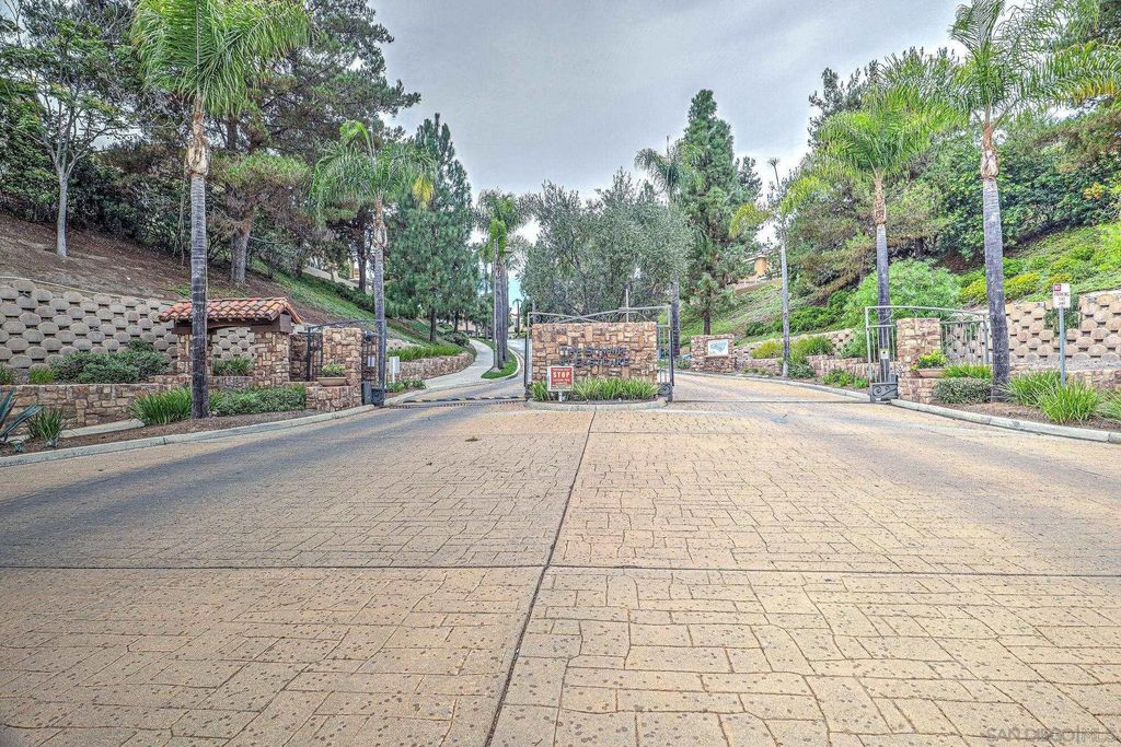 Photo of 1526 Caminito Sicilia, Chula Vista, CA 91915 (MLS # 250043451)