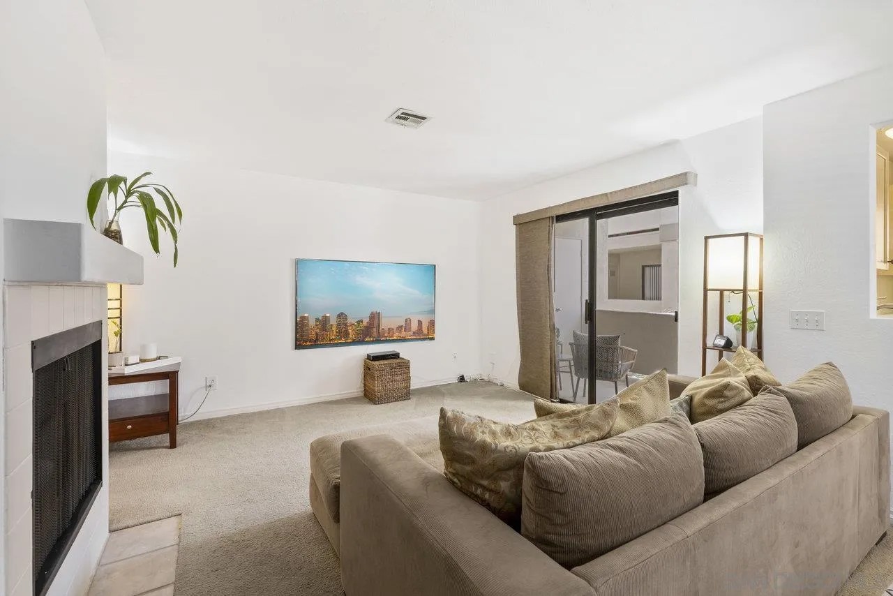 10379 Azuaga St 139
