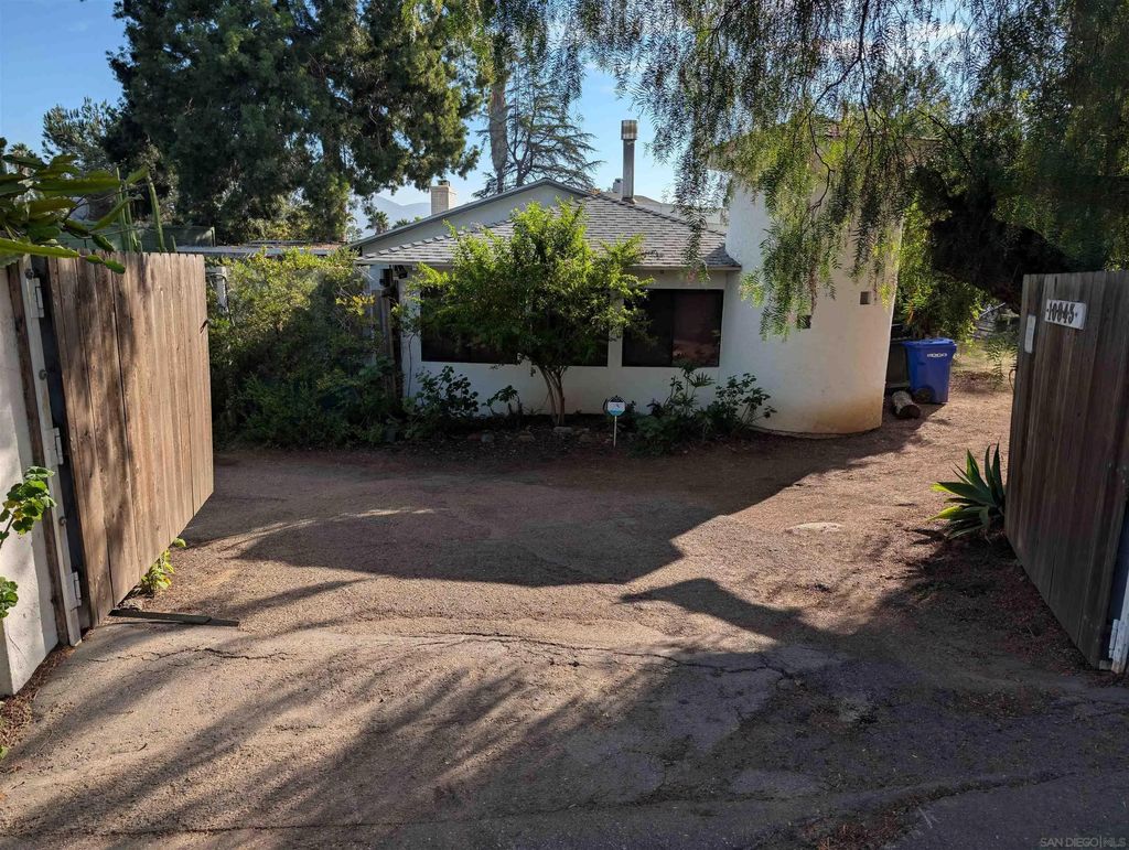 Photo of 10843 Queen Ave, La Mesa, CA 91941 (MLS # 250046062)