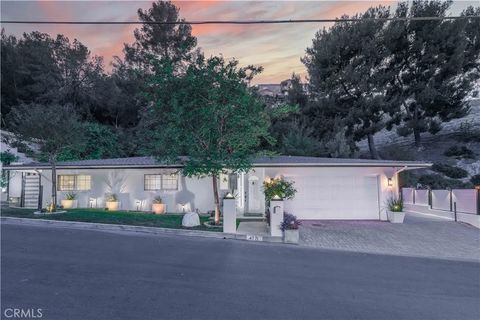 Property photo of 4771 Excelente Drive, Woodland Hills, CA 91364