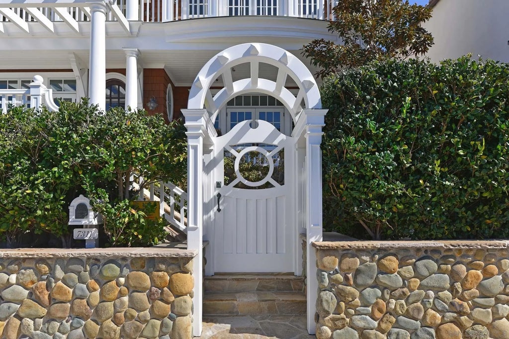 Photo of 7311 Vista Del Mar AVE, La Jolla, CA 92037 (MLS # 260017705)