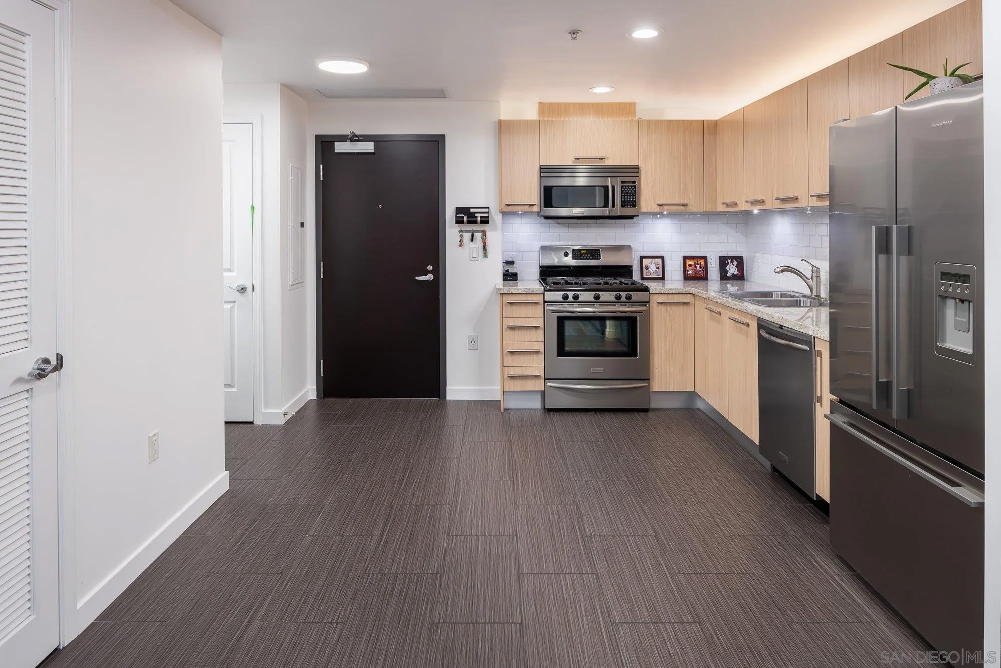 1431 Pacific Hwy 113