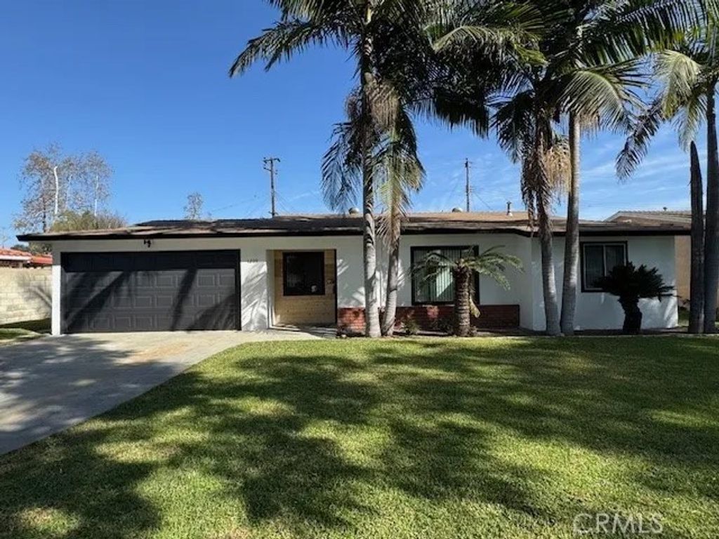 Photo of 1209 S King St, Santa Ana, CA 92704 (MLS # DW26016764)