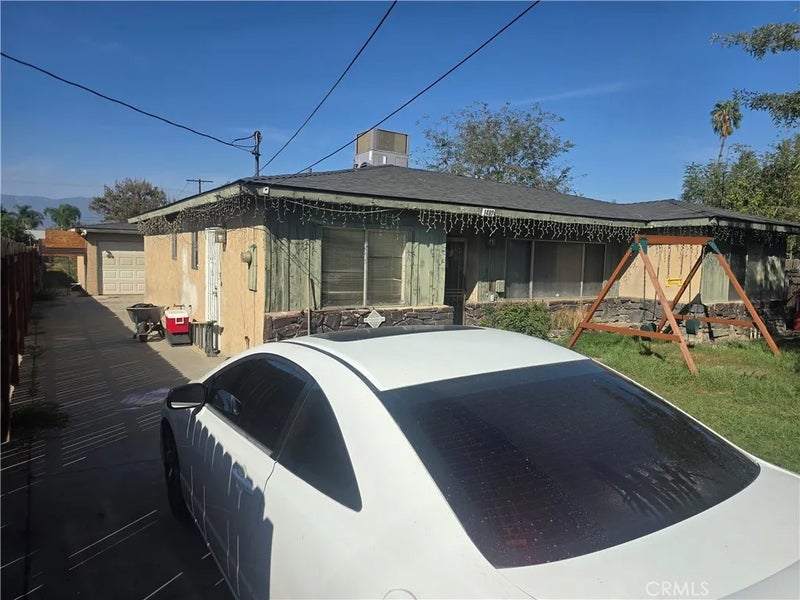 1482 E Davidson