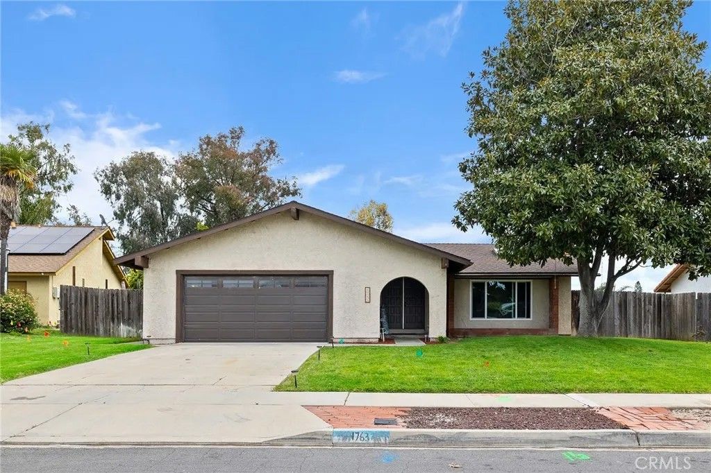 Photo of 1763 Henderson Court, Vista, CA 92083 (MLS # SW26077374)
