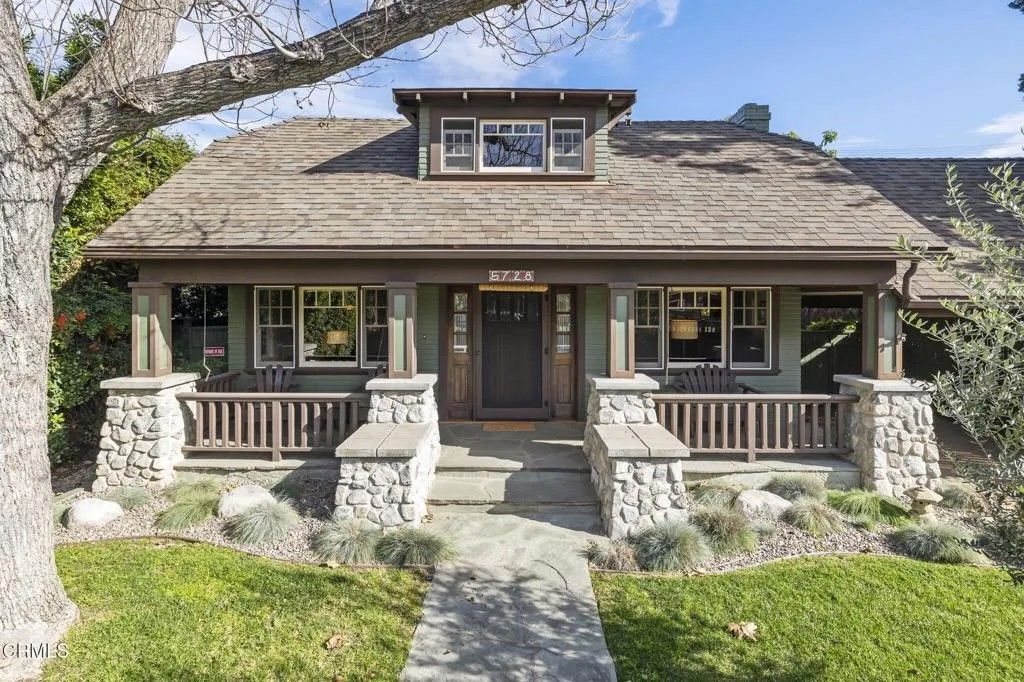 Photo of 5728 Mammoth Avenue, Valley Glen, CA 91401 (MLS # V1-34144)