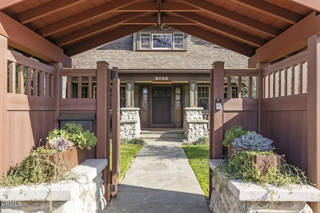 Photo of 5728 Mammoth Avenue, Valley Glen, CA 91401 (MLS # V1-34144)