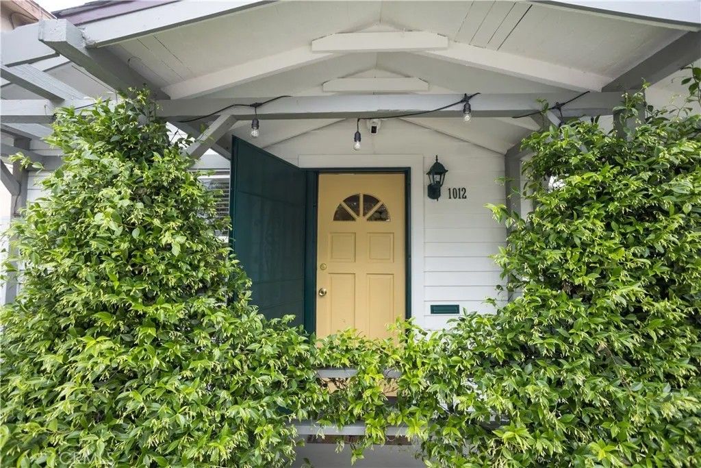 Photo of 1012 Temple Ave, Long Beach, CA 90804 (MLS # PW26012489)