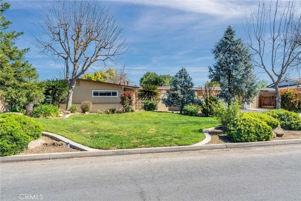 Photo of 5694 N Winchester Ave, Fresno, CA 93704 (MLS # FR26048637)