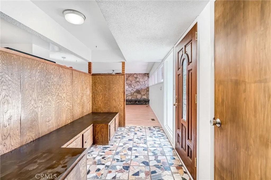 5694 N Winchester