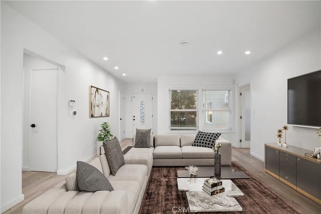 Photo of 7118 Sunnybrae Ave, Winnetka, CA 91306 (MLS # SR26085907)