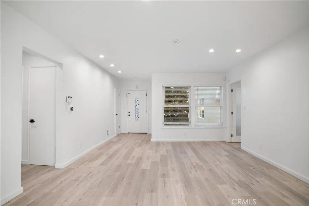 Photo of 7118 Sunnybrae Ave, Winnetka, CA 91306 (MLS # SR26085907)