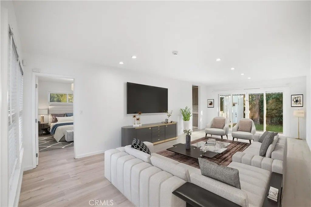 Photo of 7118 Sunnybrae Ave, Winnetka, CA 91306 (MLS # SR26085907)