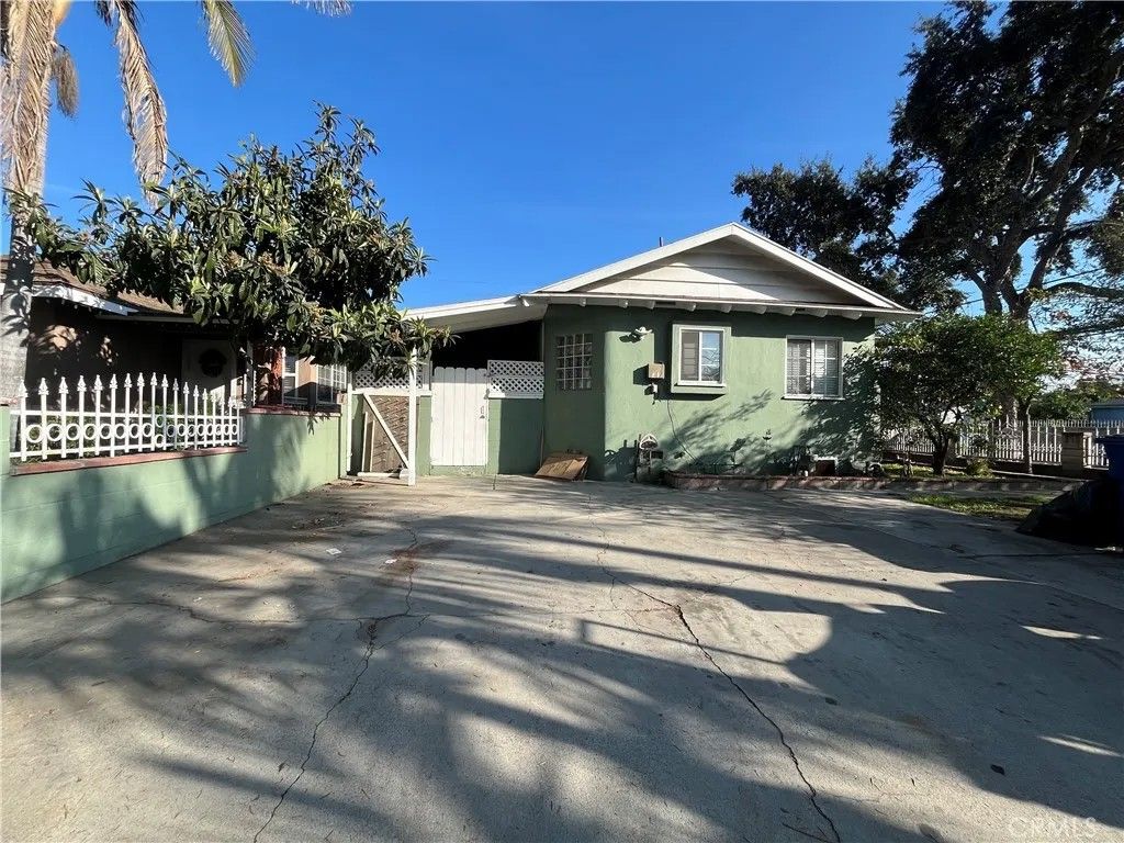 Photo of 3007 Sequoia Dr, South Gate, CA 90280 (MLS # DW26007134)