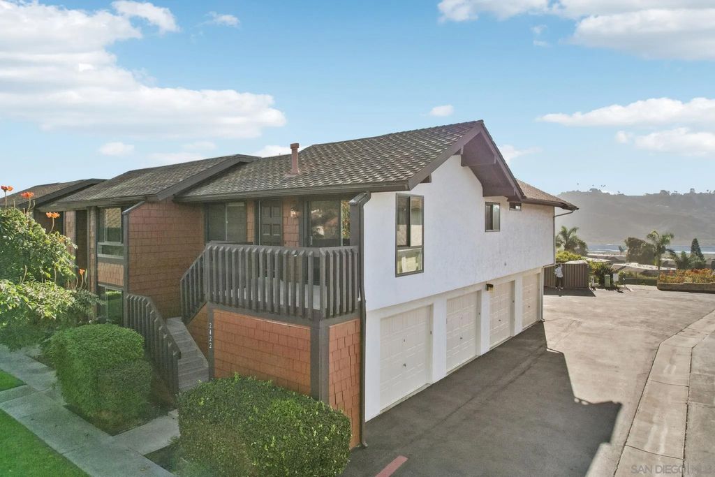 Photo of 2422 Caminito Ocean Cv, Cardiff, CA 92007 (MLS # 250044929)