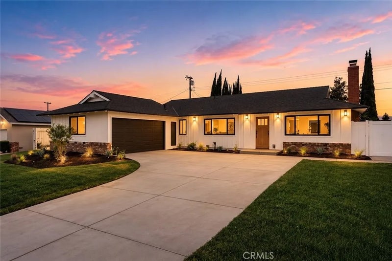 1825 Rolling Hills