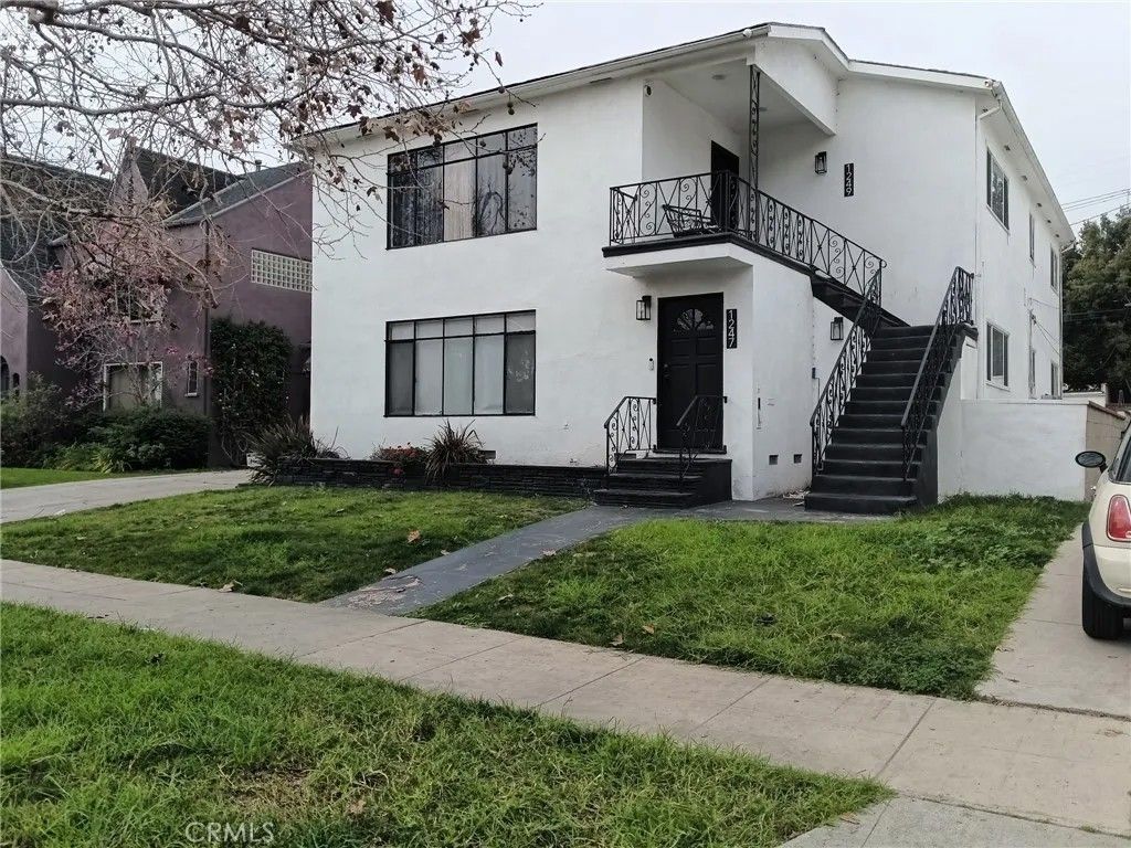 Photo of 1247 S Sycamore Ave, Los Angeles, CA 90019 (MLS # DW26013994)