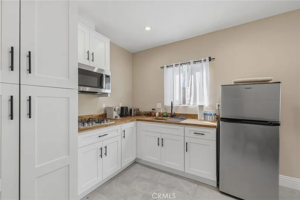 Photo of 23012 Hartland, West Hills, CA 91307 (MLS # SR25270124)