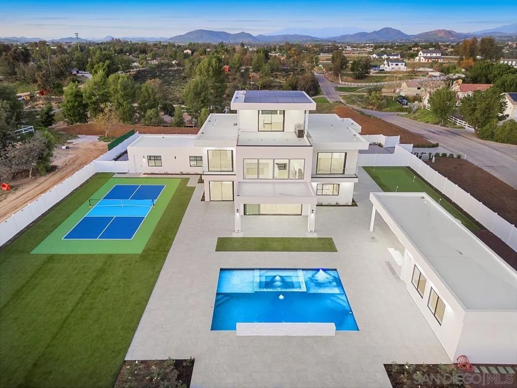 Photo of 41955 Altanos Road, Temecula, CA 92592 (MLS # 260002416)