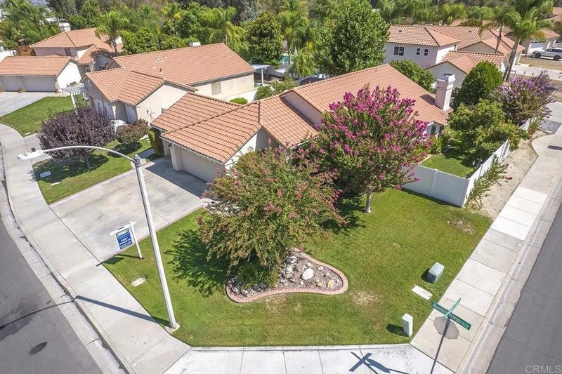 26064 Avenida Hortensia