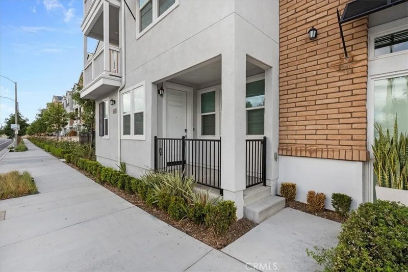 175 W La Palma Avenue 6