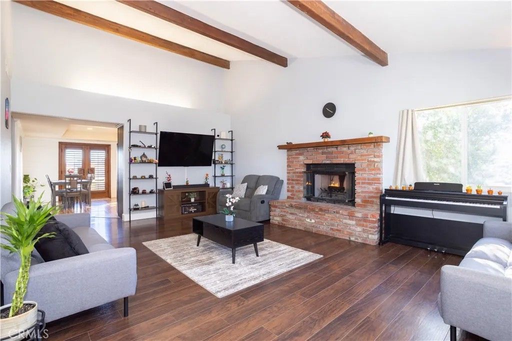 Photo of 42614 Cabin Dr, Lake Hughes, CA 93532 (MLS # SR26006932)