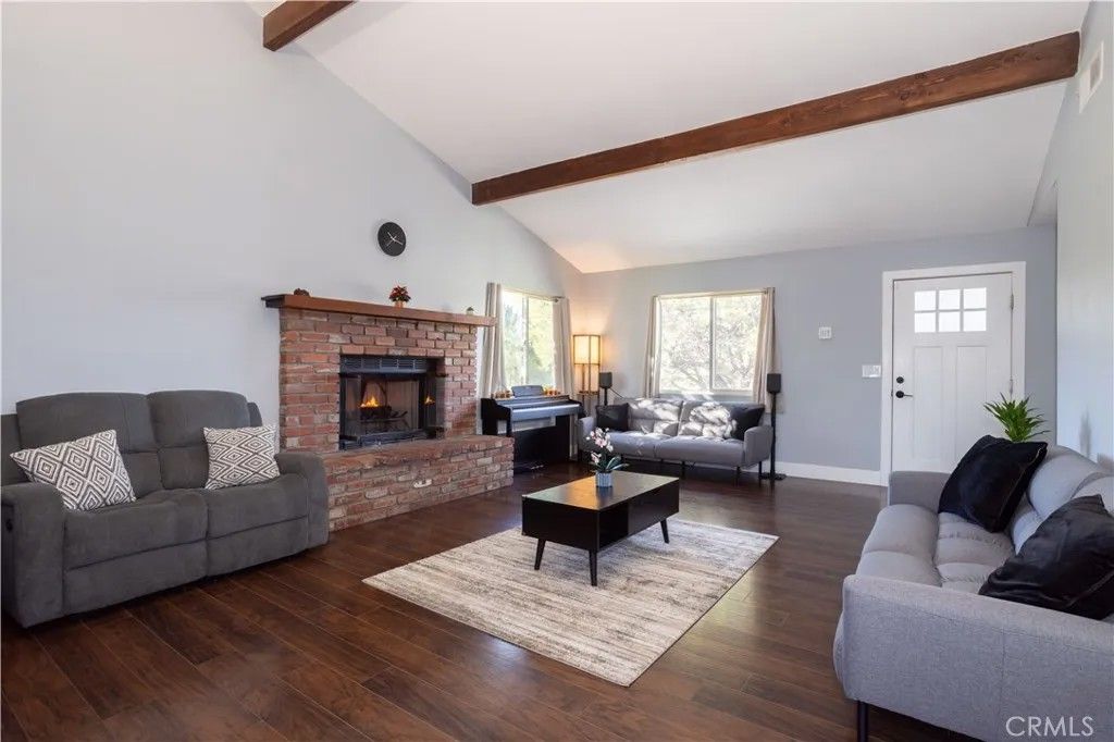 Photo of 42614 Cabin Dr, Lake Hughes, CA 93532 (MLS # SR26006932)