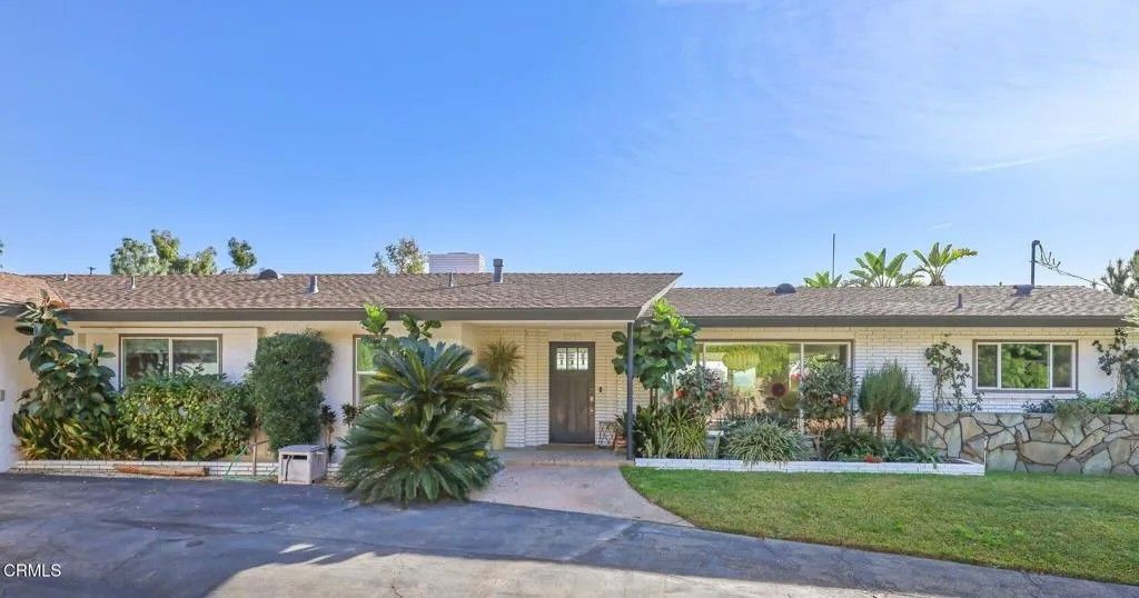 Photo of 1091 Briarcliff Road, Monrovia, CA 91016 (MLS # P1-25883)