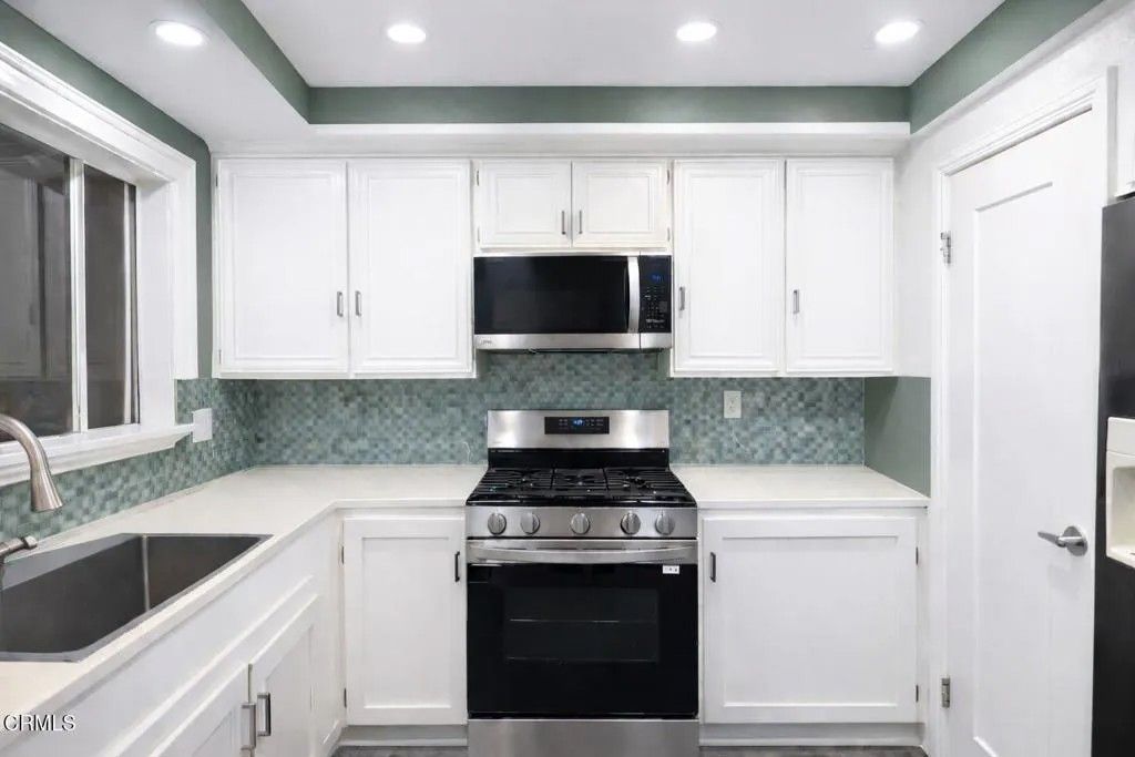 Photo of 1440 Nelson Place, Oxnard, CA 93033 (MLS # V1-33861)