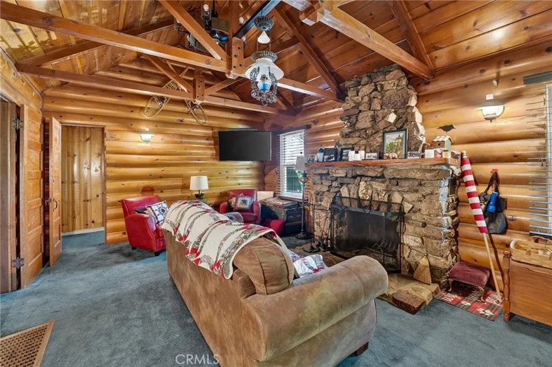 301 E Mountain View