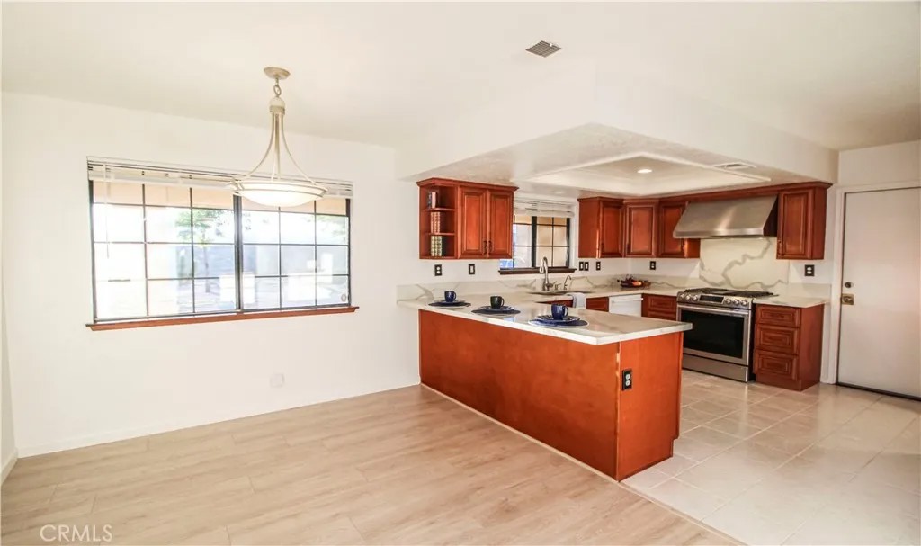 6736 Summit Valley