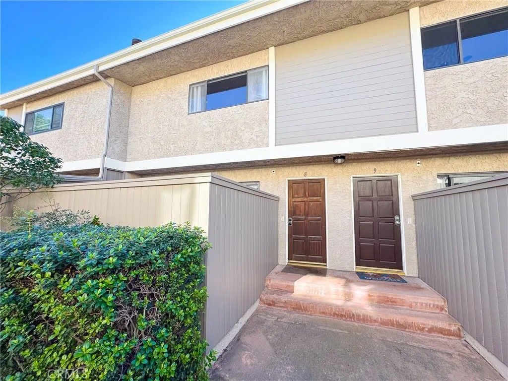 Photo of 511 Meyer Ln #8, Redondo Beach, CA 90278 (MLS # SB26005370)