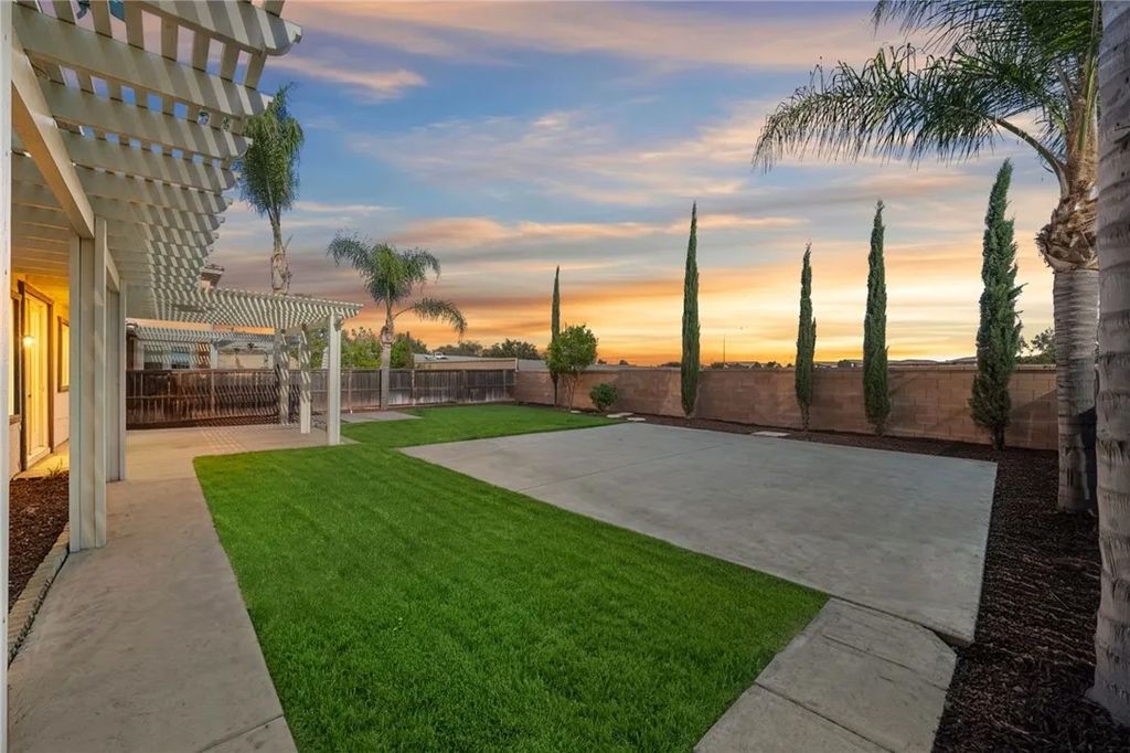 Photo of 27876 Post Oak Pl, Murrieta, CA 92562 (MLS # SW25244177)