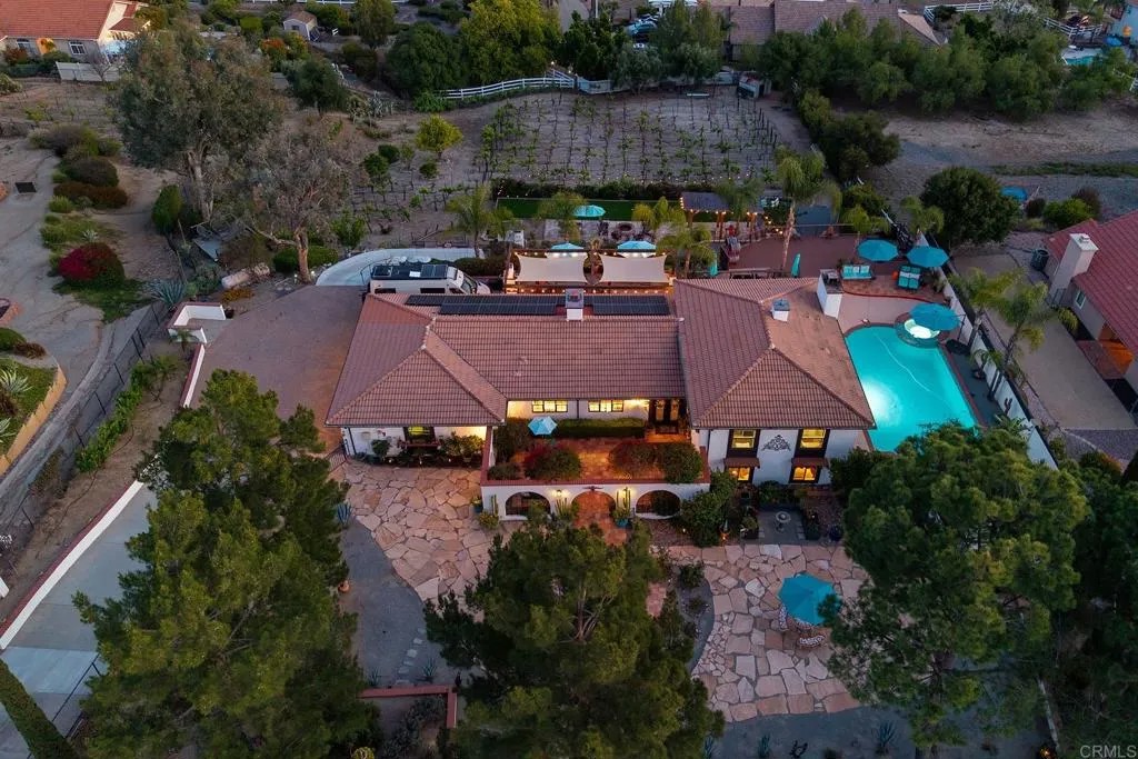 2763 W VICTORIA DR