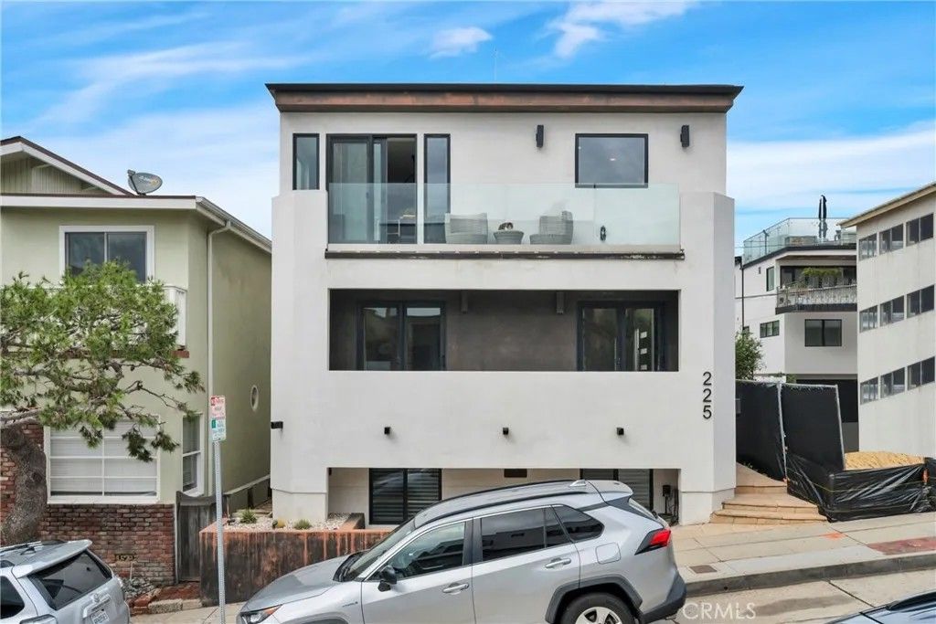 Photo of 225 33rd, Hermosa Beach, CA 90254 (MLS # SB25276615)