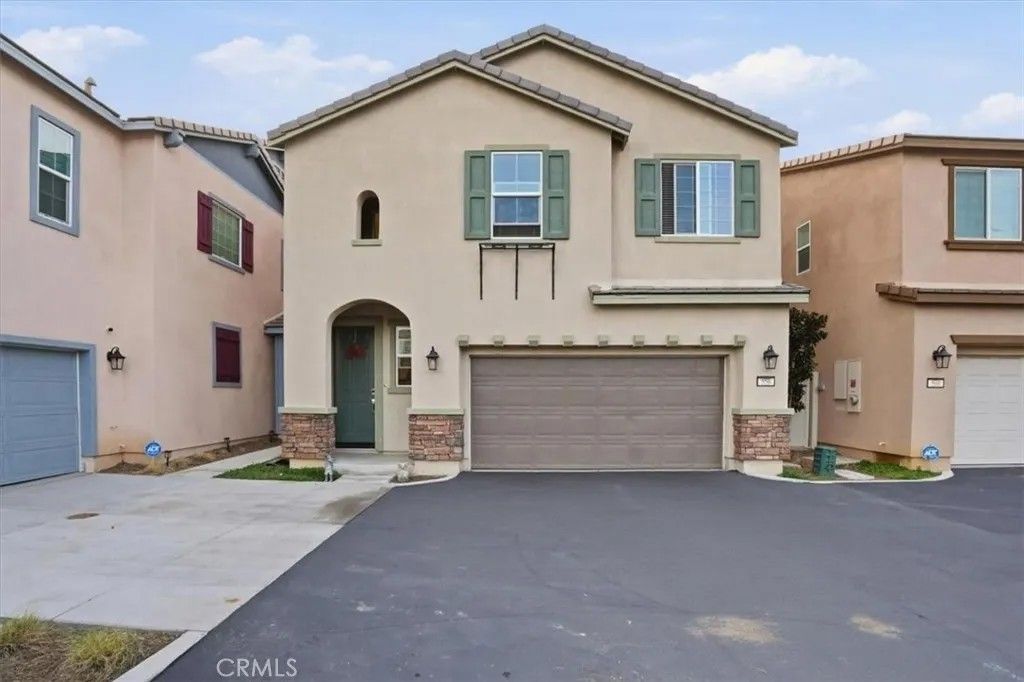 Photo of 556 Enzo Street, Lake Elsinore, CA 92530 (MLS # OC25276265)
