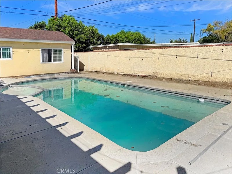 9403 Irwingrove