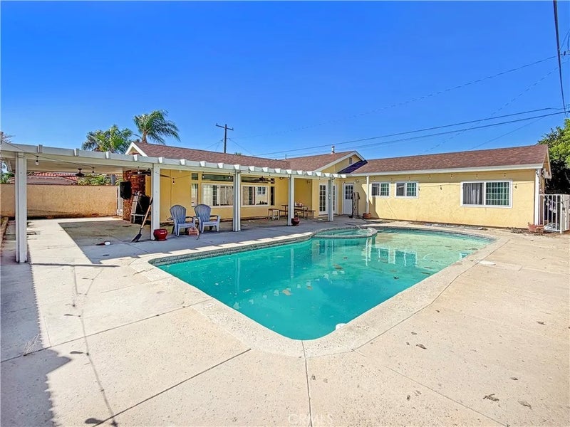 9403 Irwingrove