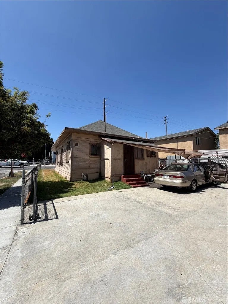 5526 Compton Avenue