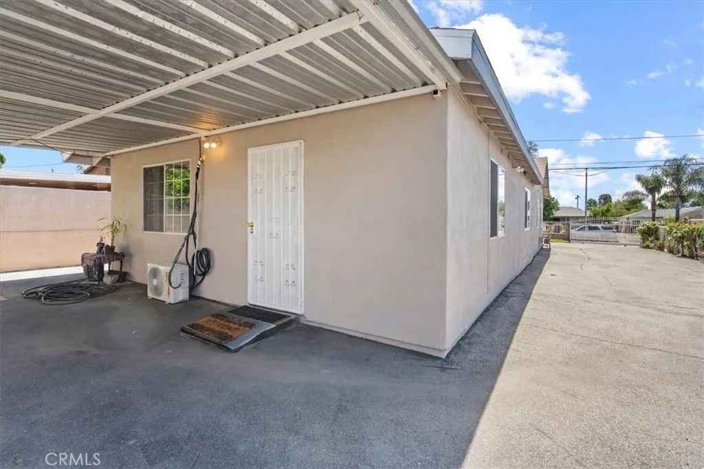 Photo of 13881 Daventry St, Pacoima, CA 91331 (MLS # SR26088690)