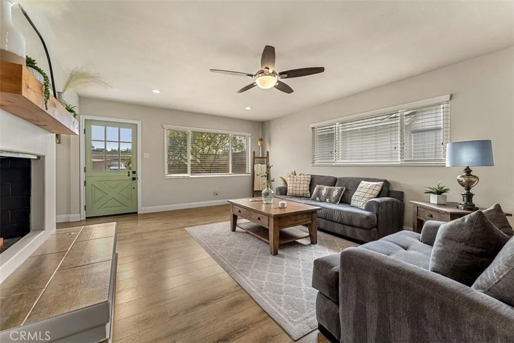 1133 E Sycamore