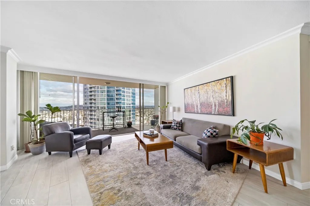 700 E Ocean Boulevard 3003