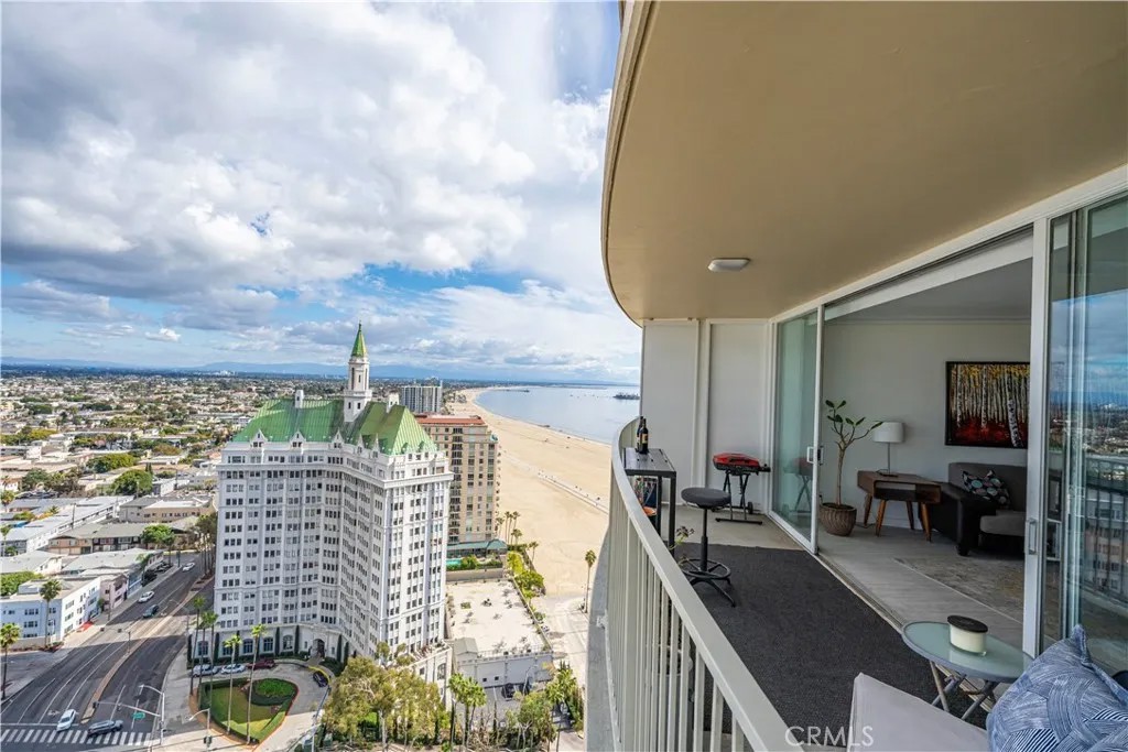 700 E Ocean Boulevard 3003