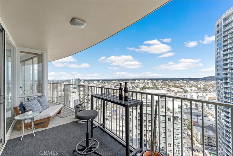 700 E Ocean Boulevard 3003
