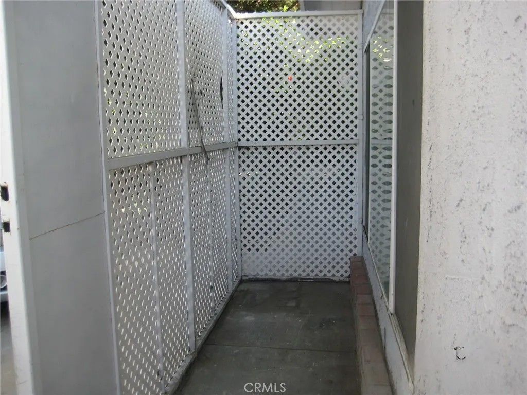 Photo of 22358 Dolorosa St, Woodland Hills, CA 91367 (MLS # SR26050588)