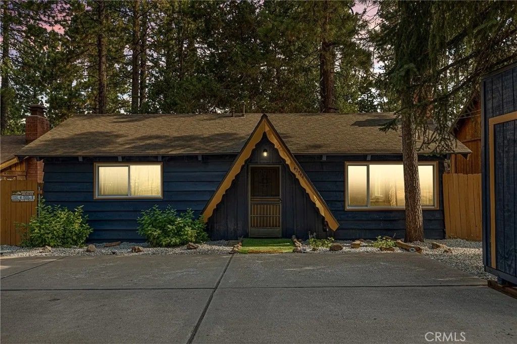 Photo of 42744 La Placida Ave, Big Bear Lake, CA 92315 (MLS # IG26057005)